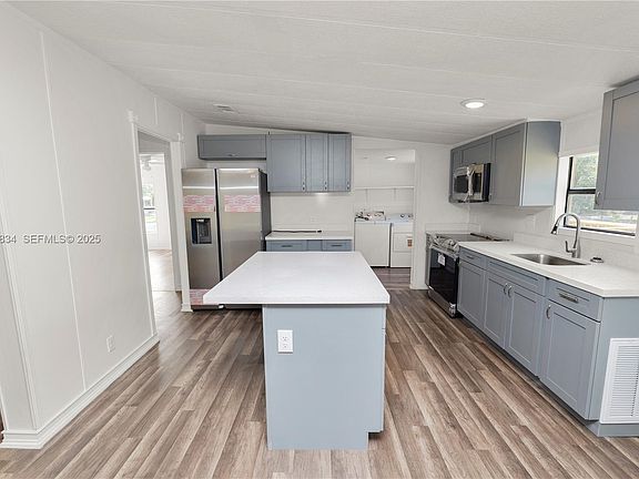 3rd image of 10850 Country Haven Dr