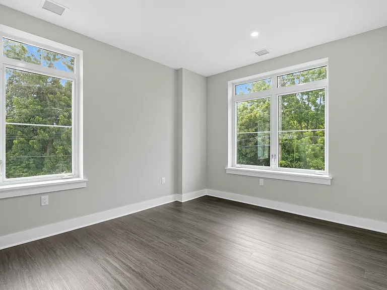 100 Smith St #1 — Photo 3