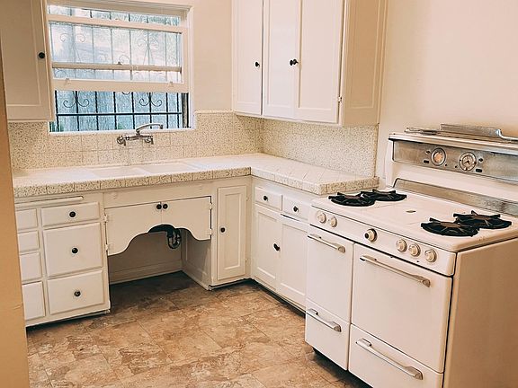 4th image of 2001 Cerro Gordo St #1