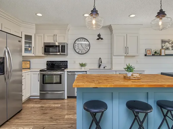 2819 Wimbledon Rdg, Woodbury, MN 55125
