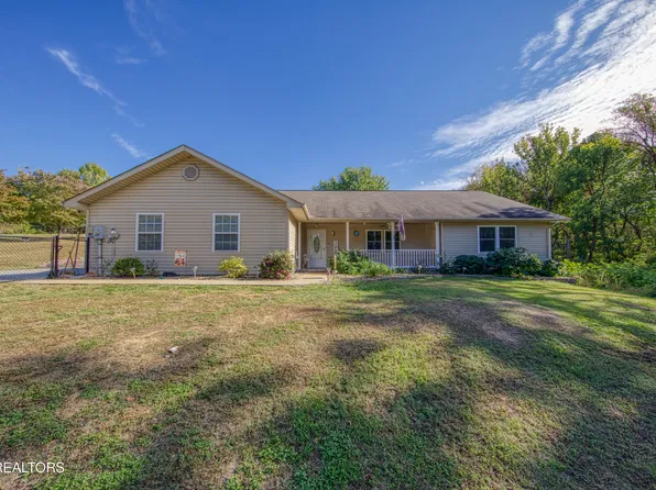 1733 Oakdale Dr, Dandridge, TN 37725