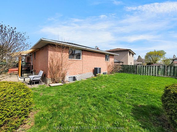 3rd image of 216 Ravenbury Dr #2