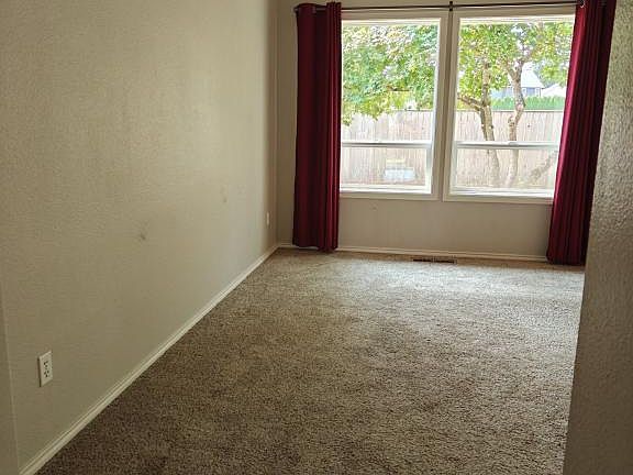 3rd image of 33378 SW Sequoia St