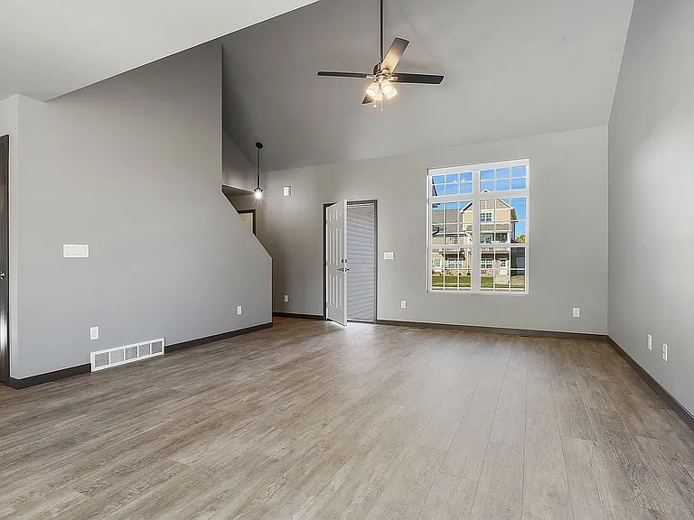 635 Diversity Dr — Photo 21