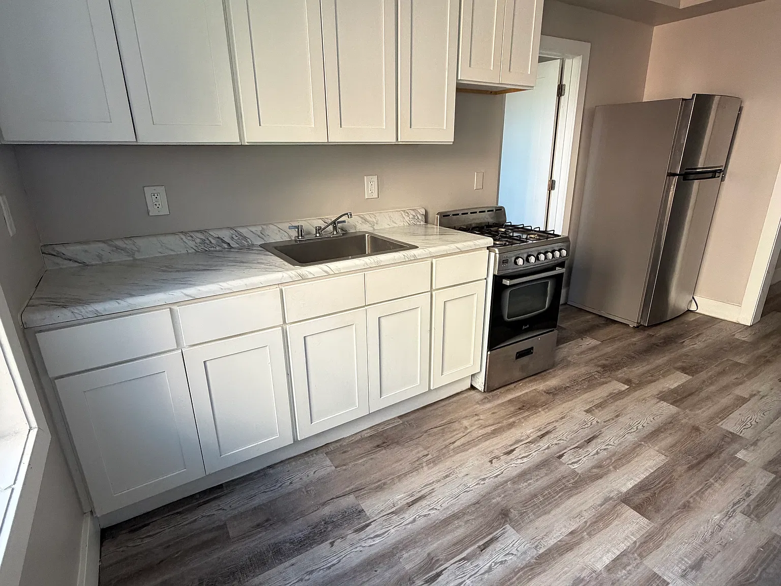 2 bed, 700 sqft, $1,900 — Photo 1