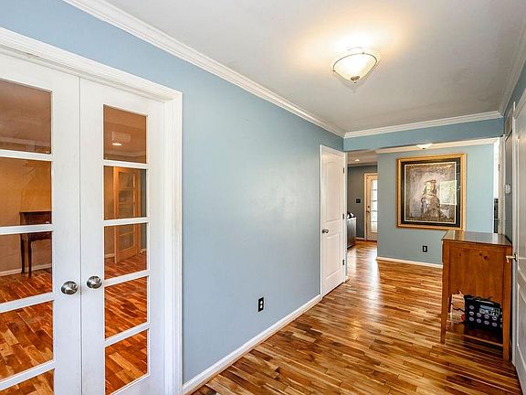 5th image of 2696 Woodlawn Way