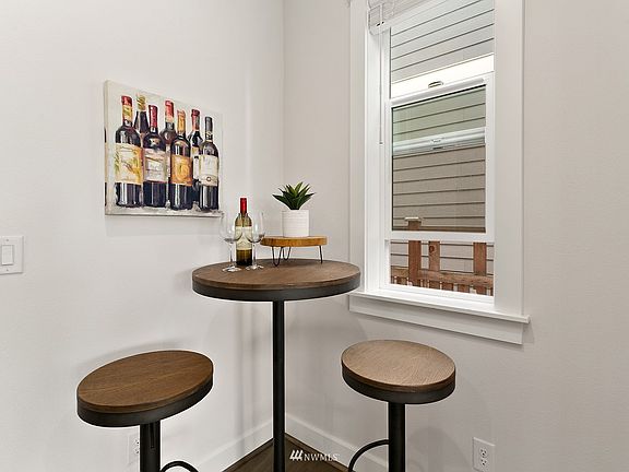 4th image of 478 6th Ln NE