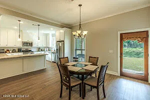554 Birchwood Blvd — Photo 4
