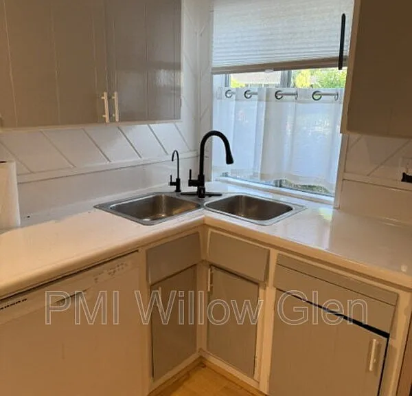 140 Belwood Ct — Photo 14