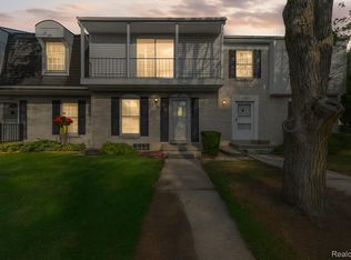 121 Stratford Ln, Rochester, MI 48309