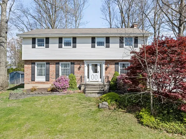 2621 Stamford Dr, Vestal, NY 13850