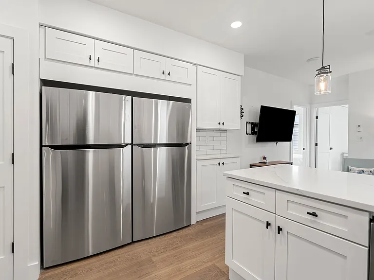 621 E 8th St #14 — Photo 10