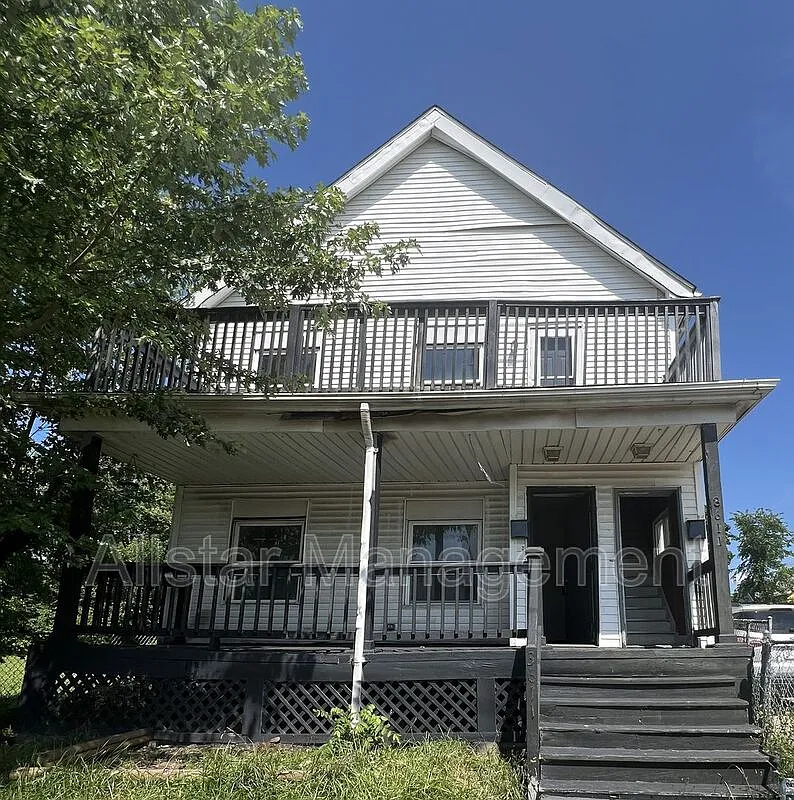 3 bed, 1.0 bath, 900 sqft, $995 — Photo 1