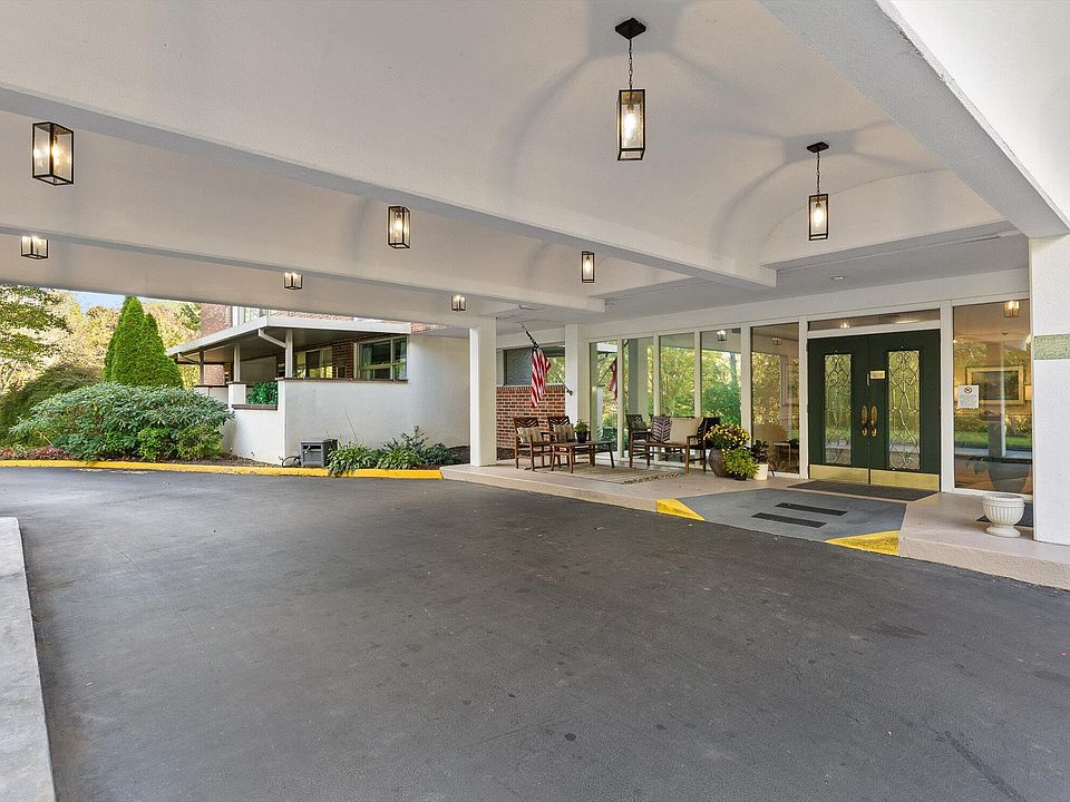 1st image of 1414 Continental Dr APT 305