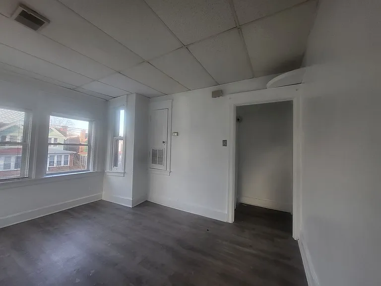 2212 W Liberty St — Photo 6