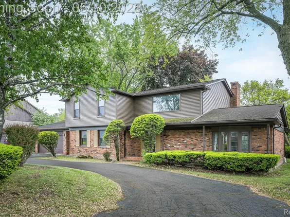 18851 Capitol Dr, Southfield, MI 48075