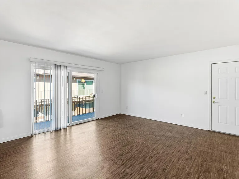 Elmwood Apartments — Photo 42