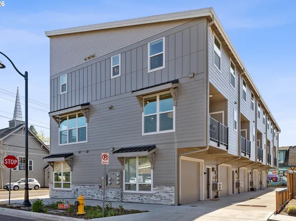 22415 SW Pine St, Sherwood, OR 97140