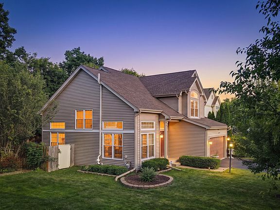 2nd image of 585 Marseilles Cir