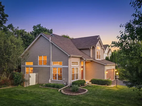 585 Marseilles Cir, Buffalo Grove, IL 60089