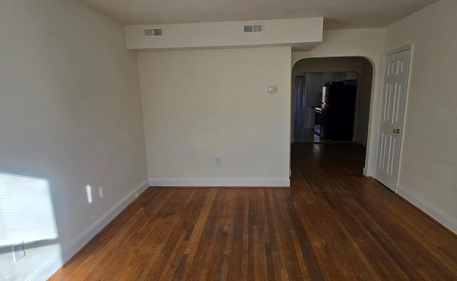 2 bed, 1000 sqft, $1,800 — Photo 2