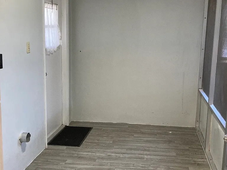 202 S Jackson St — Photo 24