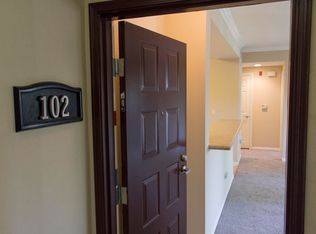 453 Country Club Dr UNIT 102, Simi Valley, CA 93065