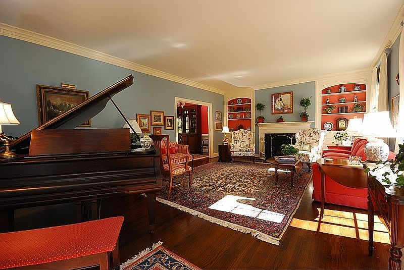 Large Formal Living Room