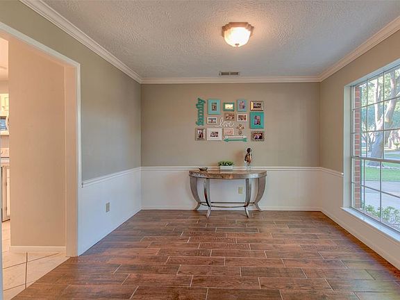 5th image of 810 Hyacinth Pl