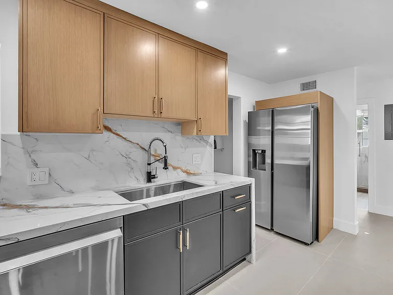 5148 SW 28th Ter — Photo 18