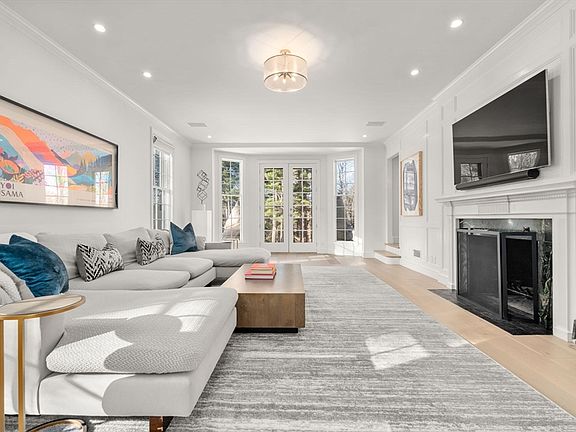 3rd image of 389 Grove St