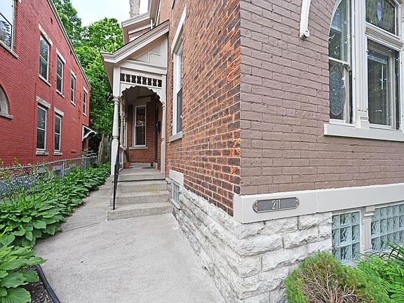 3rd image of 211 E 18th St