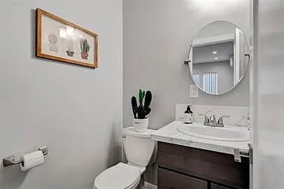 2412 L St #102 — Photo 11