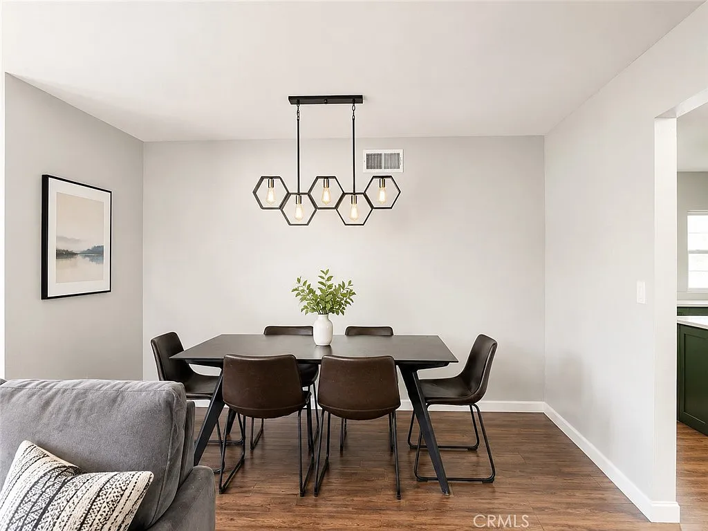 3 bed, 1633 sqft, $4,400 — Photo 4