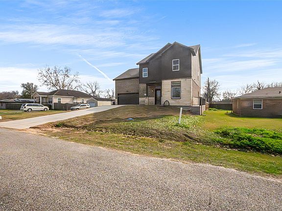 3rd image of 6413 N Ridgecrest Dr