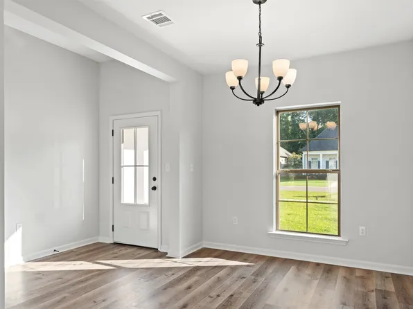 2468 Woodland Ct, Port Allen, LA 70767