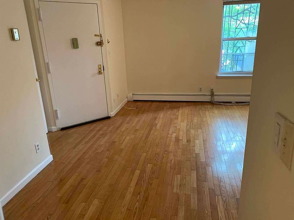 1st image of 45 W 118th St #313