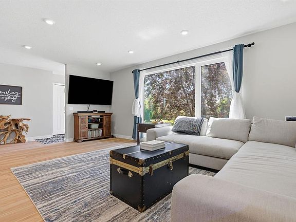 5th image of 312 S Penworth Way SE