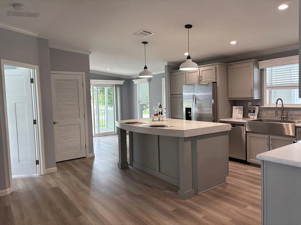 3 bed, 2.0 bath, 1608 sqft, $2,199 — Photo 4