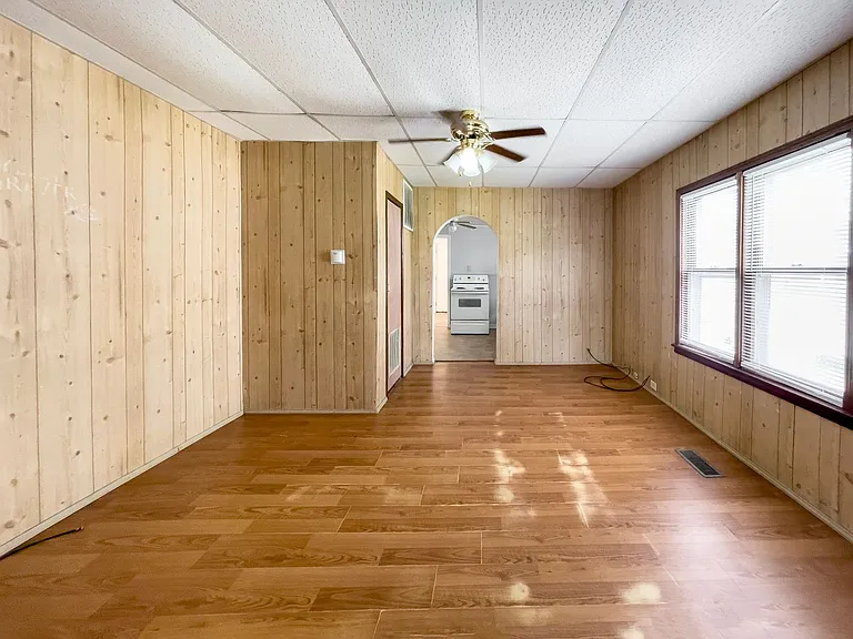 2217 S Jefferson St — Photo 32