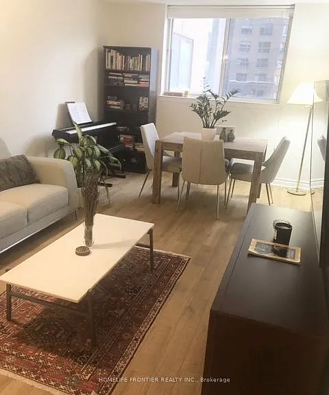 633 Bay St #712 — Photo 4