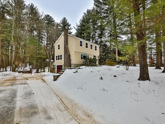 2nd image of 13 Wende Dr