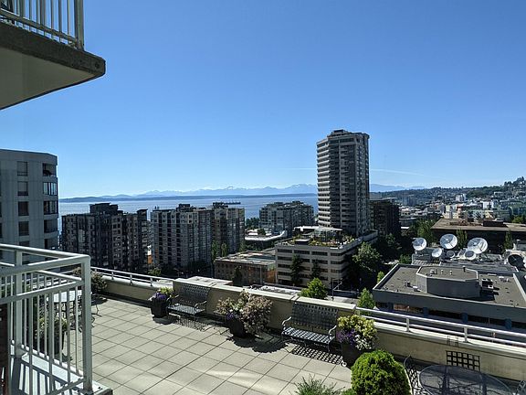 Neighbours patio below gives feeling of ' being street level...no sheer drop.....Condo does not face either 2nd or 3d Avenue - therefor quiet!