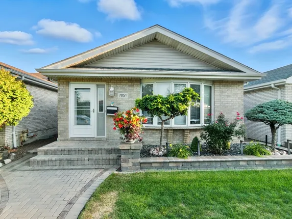 7051 W 64th Pl, Chicago, IL 60638