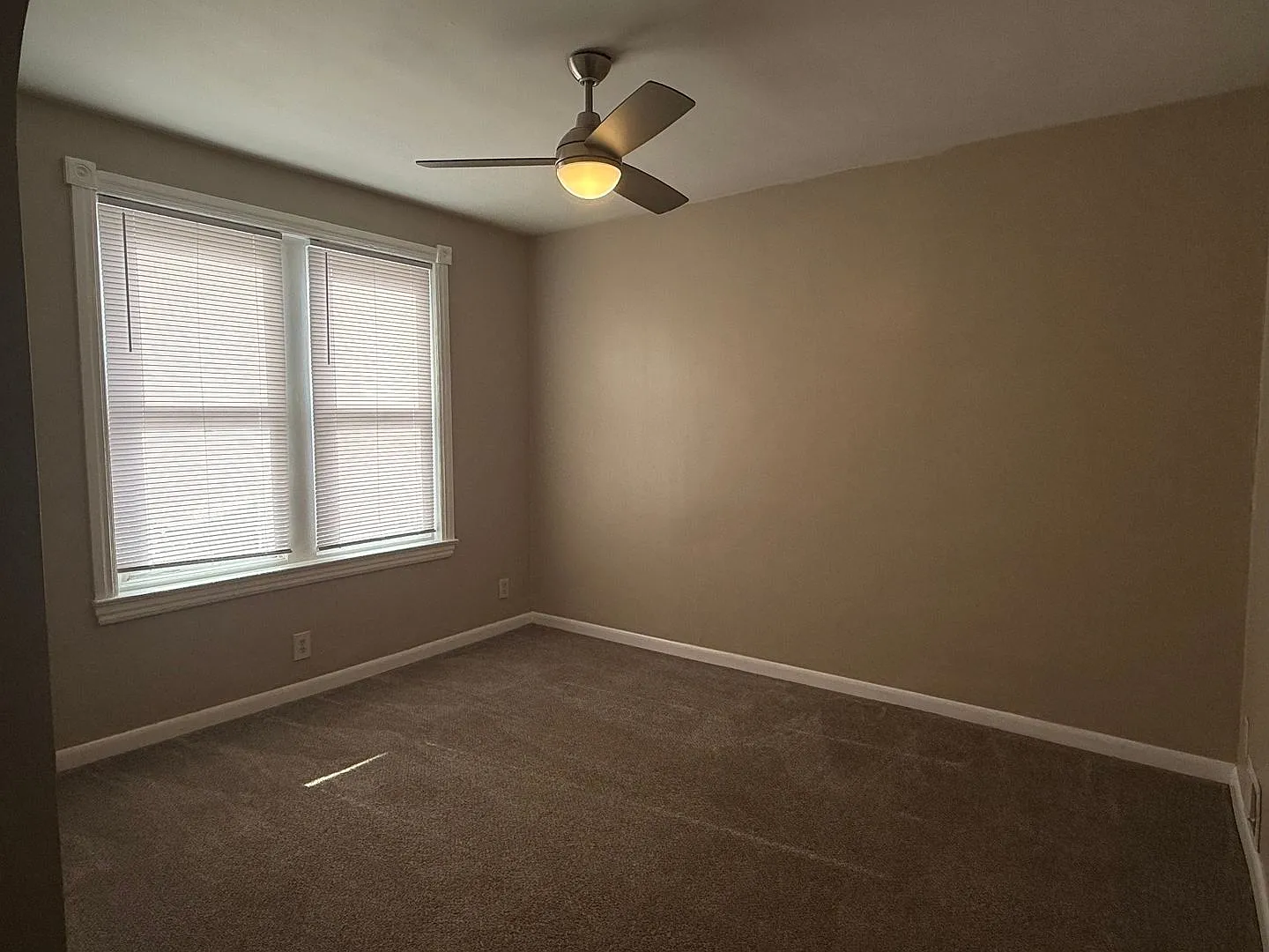 3 Bed - Marcus Hook — Photo 2