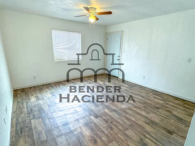 1/2 E Bender Blvd — Photo 8