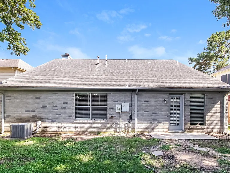 7131 Maple Walk Dr — Photo 16