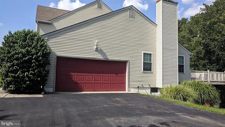 2nd image of 121 Rose Dr