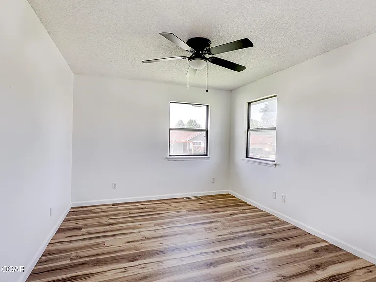 3040 W 15th St — Photo 18