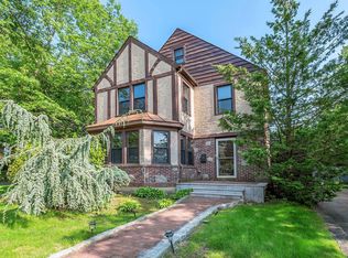 48 Baker Hill Rd, Great Neck, NY 11023